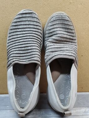 Bzees Glee Taupe Knit Gray Slip-On Shoes Size 10 M